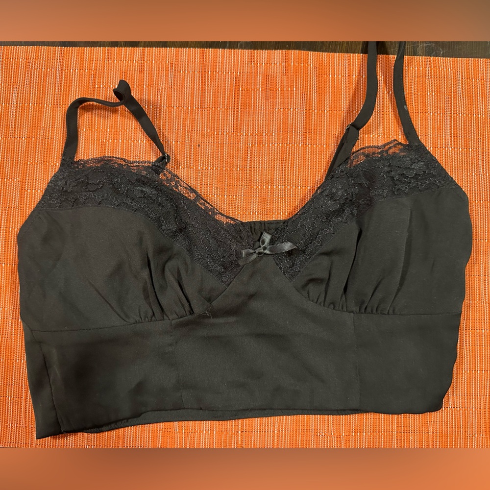 Princess Polly- Old School Love Crop Top Black book